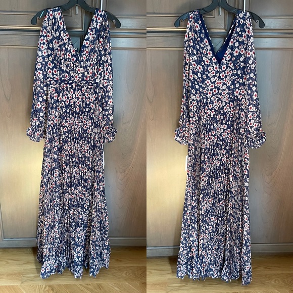 Mikael Aghal Dresses & Skirts - NWT Mikael Aghal Chiffon Pleated Floral Gown Slit Sleeves Size 6
